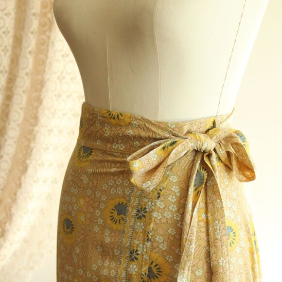 Natalie Martin Womens Wrap Skirt, Size Small, Yellow and Blue Floral Print Rayon - Picture 5 of 12